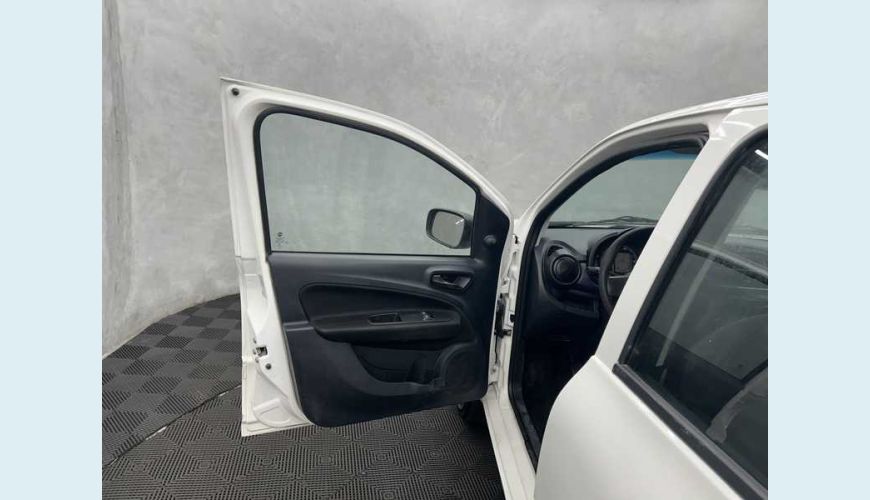FIAT UNO ATTRACTIVE 1.0 - BRANCO - 2021 Foto 6 (Grande)