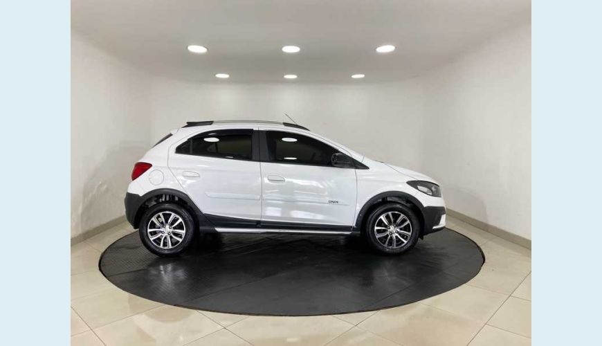 CHEVROLET ONIX 1.4 ACTIV SPE/4 AUT. - BRANCO - 2018 Foto 6 (Grande)