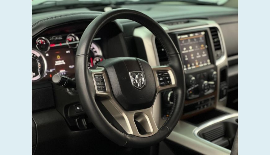 DODGE CLASSIC LARAMIE - PRETO - 2023 Foto 6 (Grande)