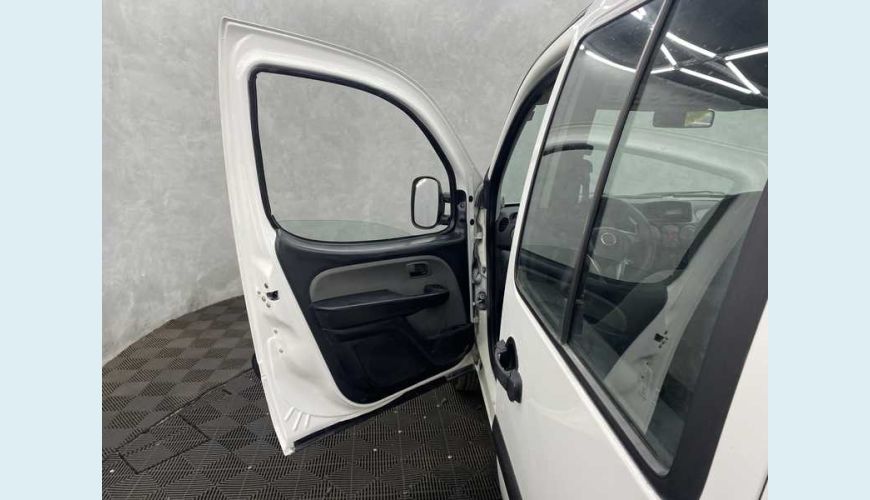 FIAT DOBLO ESSENCE 1.8 16V FLEX - BRANCO - 2020 Foto 6 (Grande)