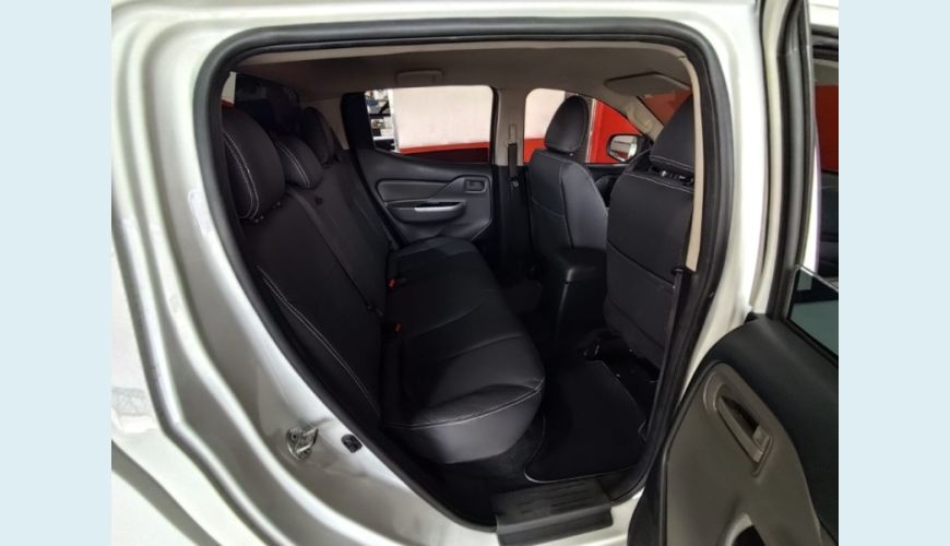 MITSUBISHI L200 TRITON - BRANCO - 2023 Foto 6 (Grande)