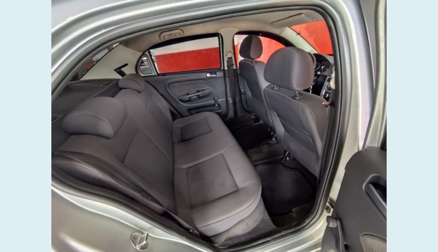 VOLKSWAGEN VOYAGE - PRATA - 2011 Foto 6 (Grande)