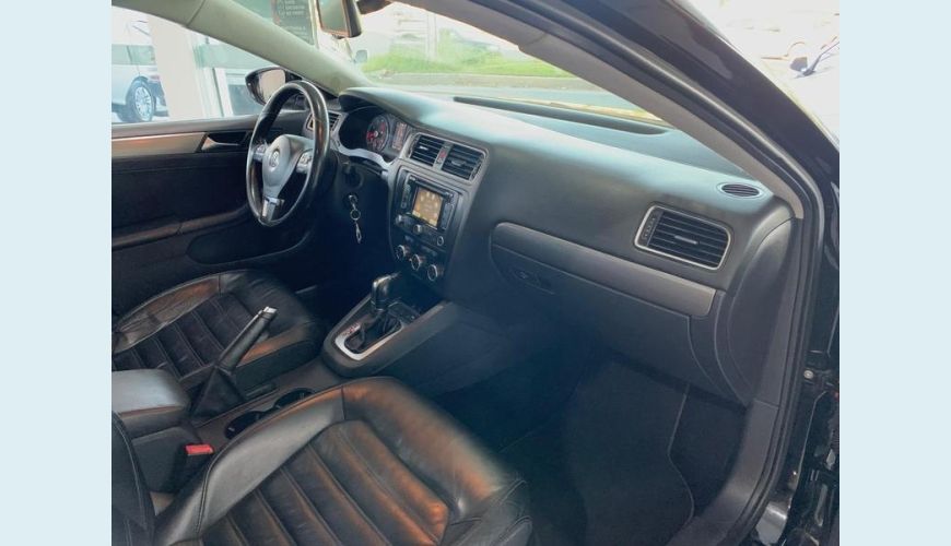 VOLKSWAGEN JETTA 2.0T - PRETO - 2014 Foto 6 (Grande)