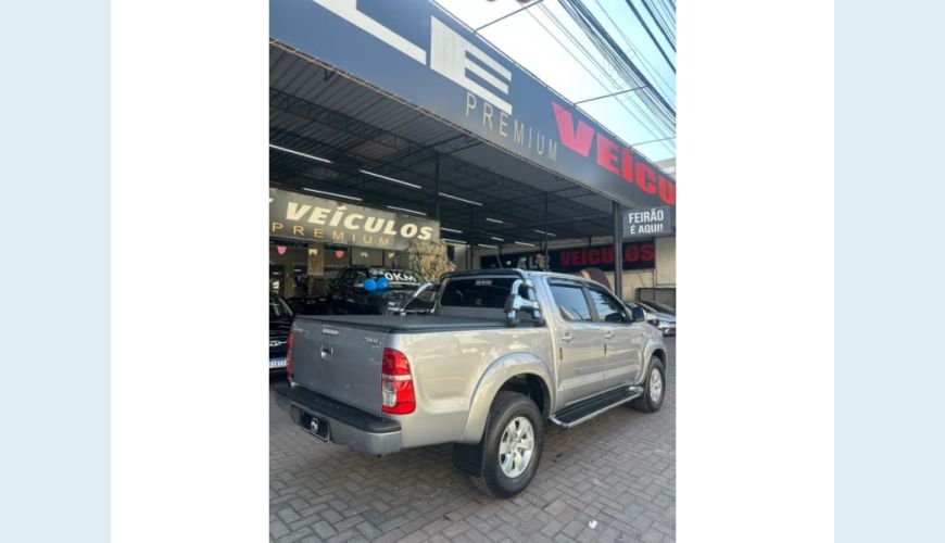 TOYOTA HILUX - PRATA - 2015 Foto 6 (Grande)