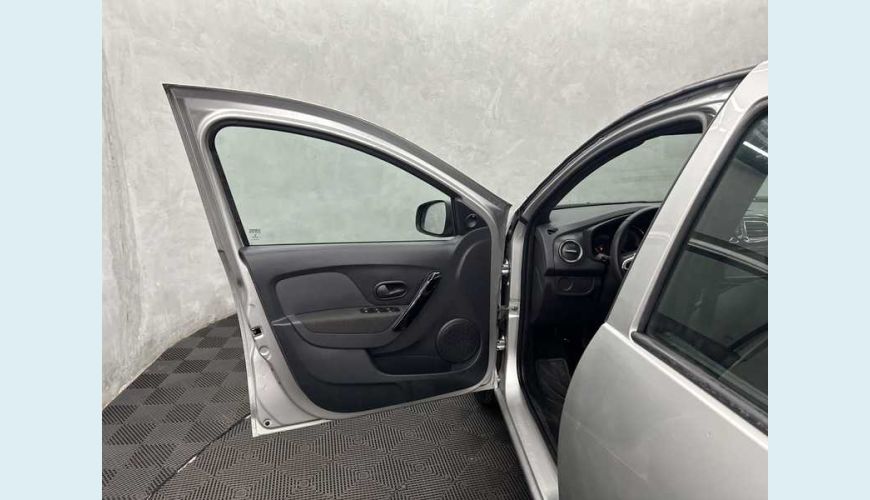 RENAULT LOGAN ZEN 1.0 12V SCE FLEX - PRATA - 2023 Foto 6 (Grande)