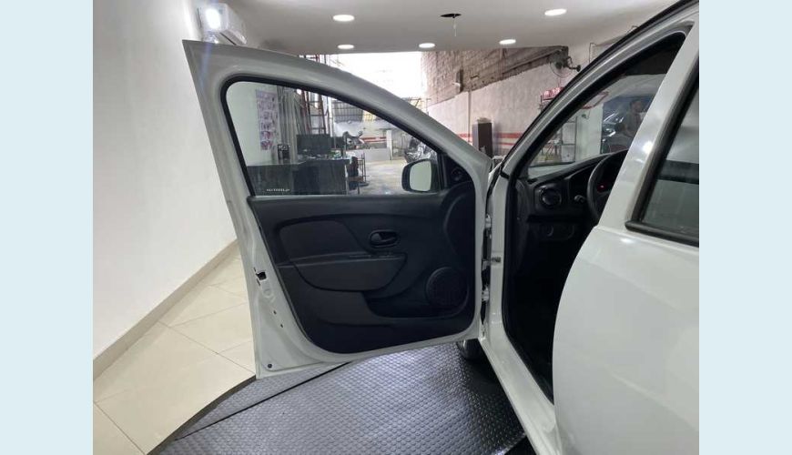 RENAULT LOGAN AUTHENTIQUE 1.0 12V SCE (FLEX) - BRANCO - 2020 Foto 6 (Grande)