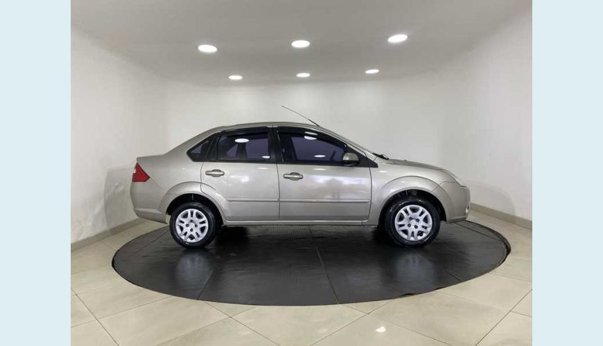 FORD FIESTA SEDAN 1.6 FLEX - PRATA - 2010 Foto 6 (Grande)