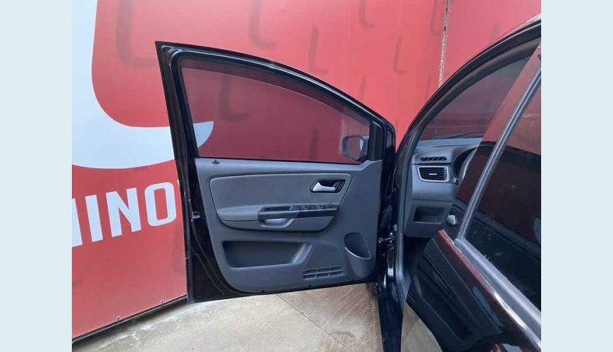 VOLKSWAGEN FOX 1.0 VHT (FLEX) 4P - PRETO - 2012 Foto 6 (Grande)