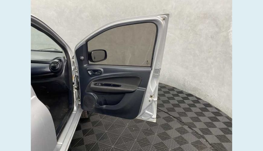 FIAT UNO ATTRACTIVE 1.0 - PRATA - 2021 Foto 6 (Grande)