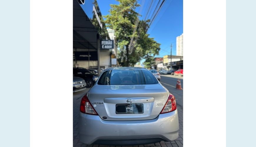 NISSAN VERSA - PRATA - 2020 Foto 6 (Grande)