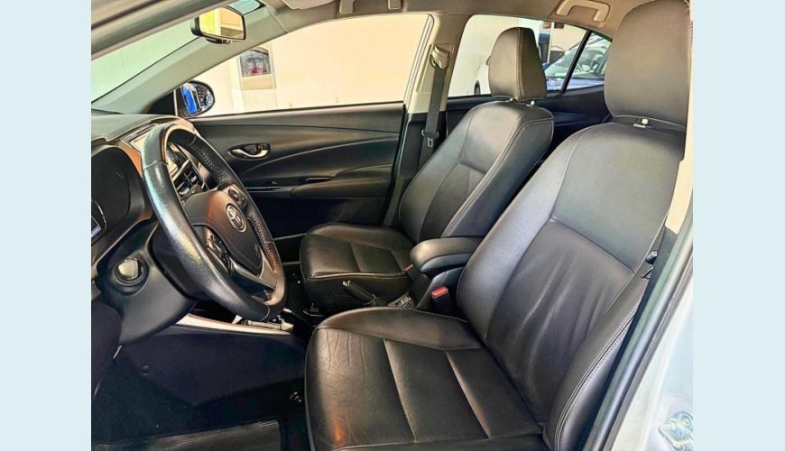 TOYOTA YARIS SA XL15LIVE - PRATA - 2022 Foto 6 (Grande)