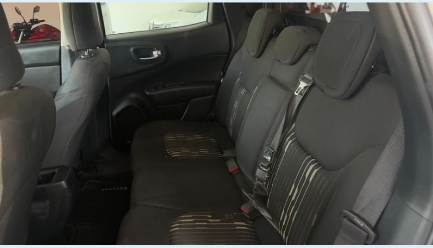 FIAT TORO FREEDOM 1.8 16V FLEX MANUAL 4P - PRATA - 2017 Foto 6 (Grande)