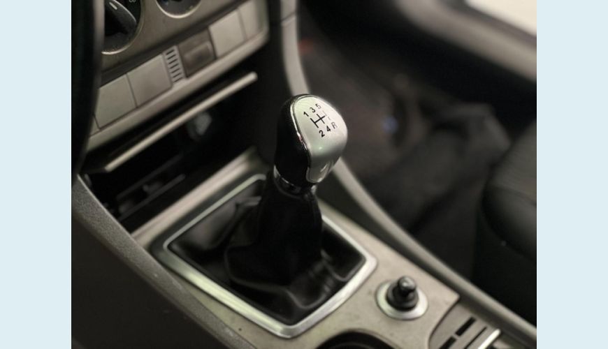 FORD FOCUS 2.0 FLEX MANUAL 4P - BRANCO - 2011 Foto 6 (Grande)