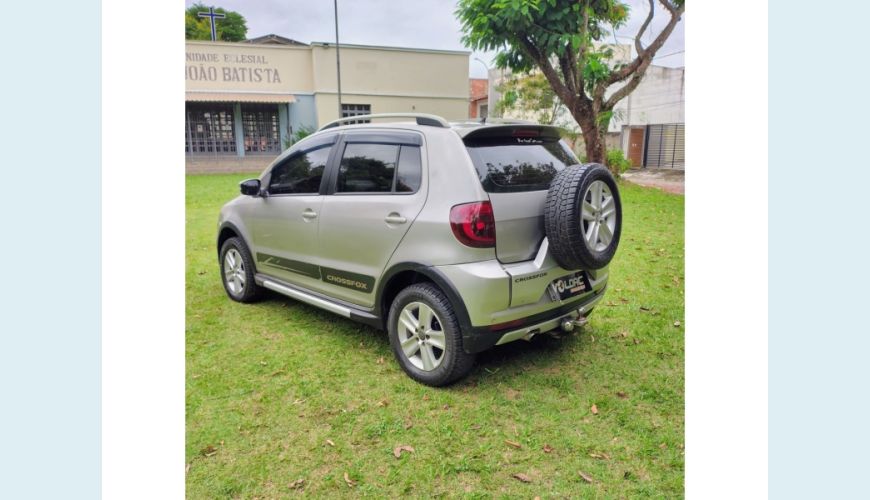 VOLKSWAGEN CROSSFOX FLEX MANUAL 5P - DOURADO - 2011 Foto 6 (Grande)