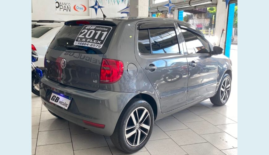 VOLKSWAGEN FOX 1.6 MI 8V FLEX MANUAL 4P - CINZA - 2011 Foto 6 (Grande)