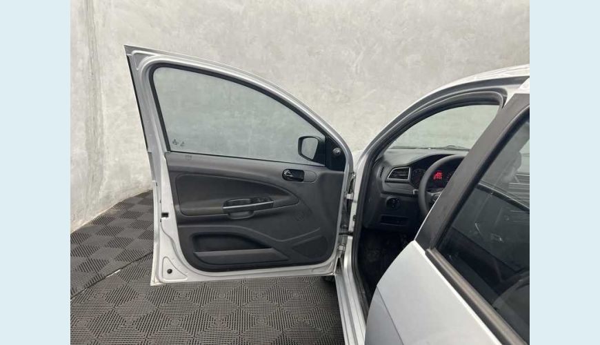 VOLKSWAGEN VOLKSWAGEN GOL 1.6 FLEX MANUAL 4P - PRATA - 2020 Foto 6 (Grande)