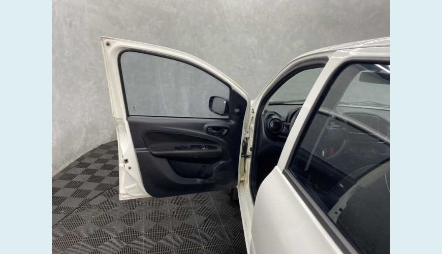 FIAT FIAT UNO ATTRACTIVE 1.0 8V FLEX MANUAL 4P - BRANCO - 2020 Foto 6 (Grande)