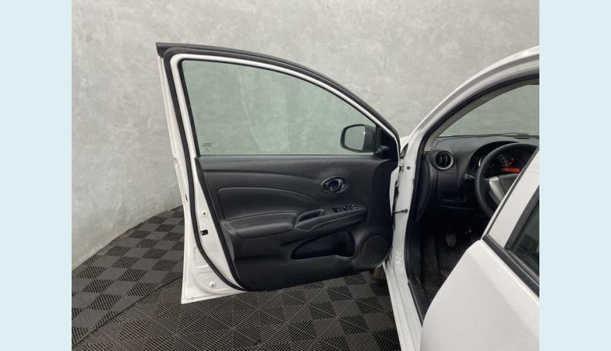 NISSAN VERSA V-DRIVE 1.0 12V FLEX MANUAL 4P - BRANCO - 2021 Foto 6 (Grande)