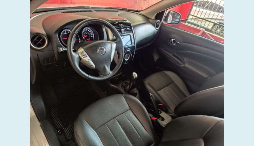 NISSAN VERSA FLEX MANUAL 4P - PRATA - 2018 Foto 6 (Grande)