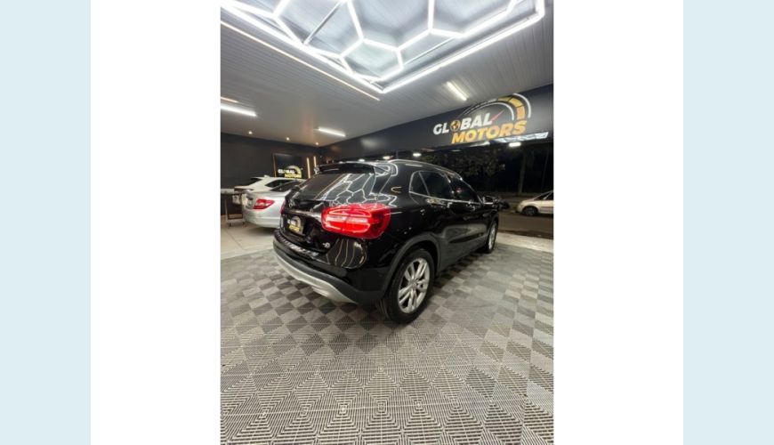 MERCEDES-BENZ GLA 200 AUT. 4P - PRETO - 2016 Foto 6 (Grande)