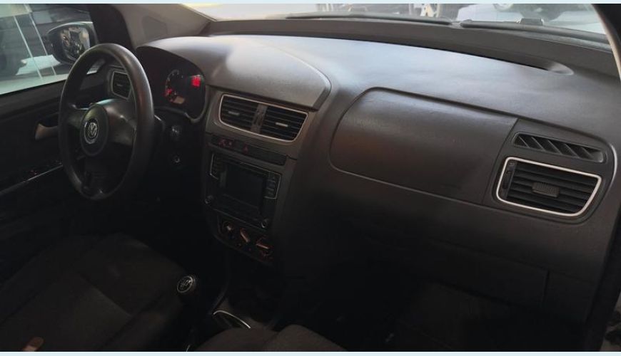 VOLKSWAGEN FOX 1.0 8V FLEX MANUAL 4P - BRANCO - 2014 Foto 6 (Grande)