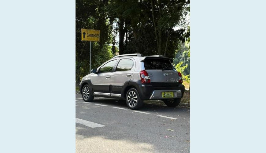 TOYOTA ETIOS HB CROSS 1.5 FLEX AUT. 4P - PRATA - 2018 Foto 6 (Grande)