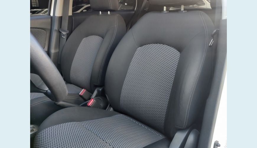 NISSAN MARCH FLEX MANUAL 4P - BRANCO - 2017 Foto 6 (Grande)