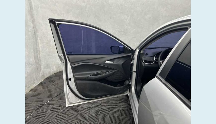 CHEVROLET ONIX LT 1.0 FLEX MANUAL 4P - PRATA - 2023 Foto 6 (Grande)