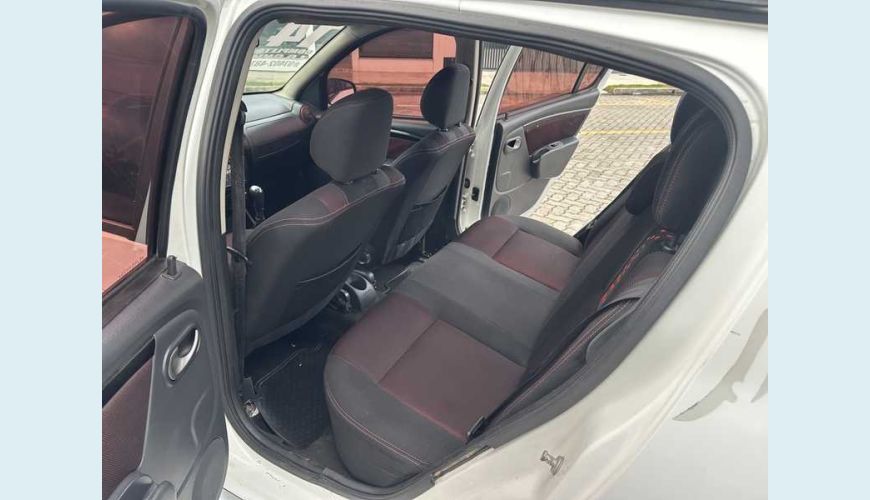 RENAULT SANDERO STEPWAY 1.6 8V FLEX MANUAL 4P - BRANCO - 2014 Foto 6 (Grande)