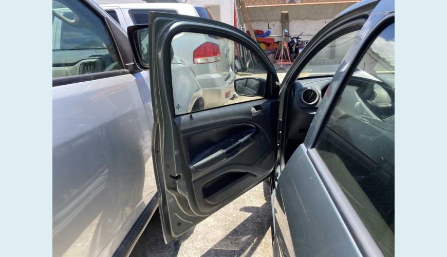 VOLKSWAGEN VOLKSWAGEN GOL SELECAO 1.0 FLEX MANUAL 4P - CINZA - 2011 Foto 6 (Grande)