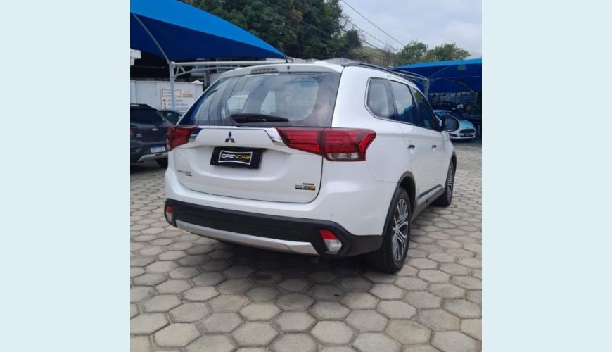 MITSUBISHI MITSUBISHI OUTLANDER 4X4 2.2 16V DIESEL AUT. 4P - BRANCO - 2016 Foto 6 (Grande)