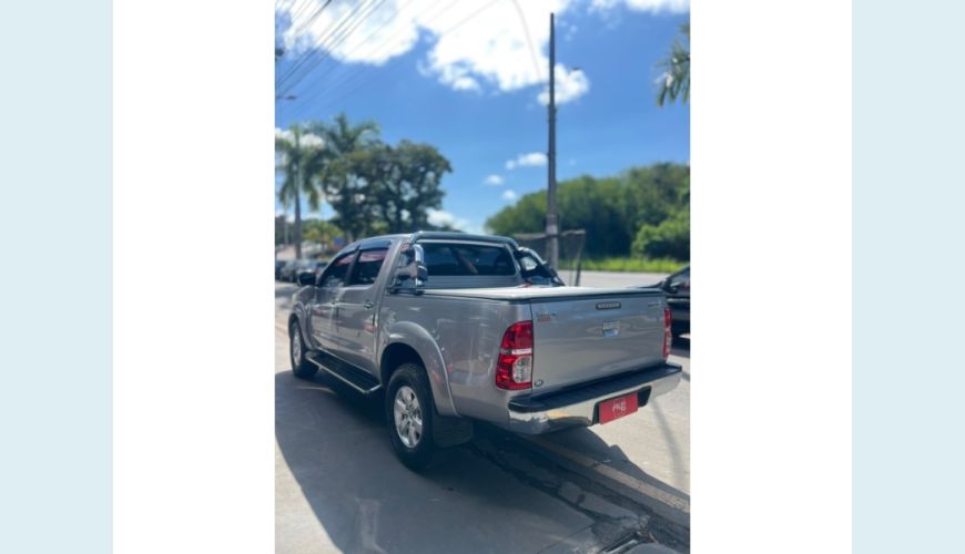 TOYOTA HILUX FLEX AUT. 4P - PRATA - 2015 Foto 6 (Grande)