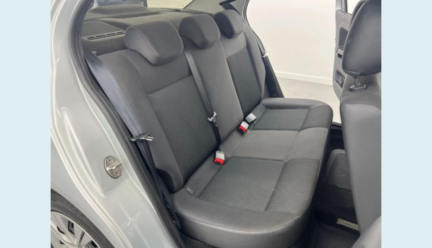 VOLKSWAGEN VOLKSWAGEN VOYAGE MPI FLEX MANUAL 4P - PRATA - 2023 Foto 6 (Grande)