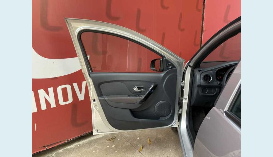 RENAULT RENAULT LOGAN ZEN 1.0 12V FLEX MANUAL 4P - PRATA - 2020 Foto 6 (Grande)