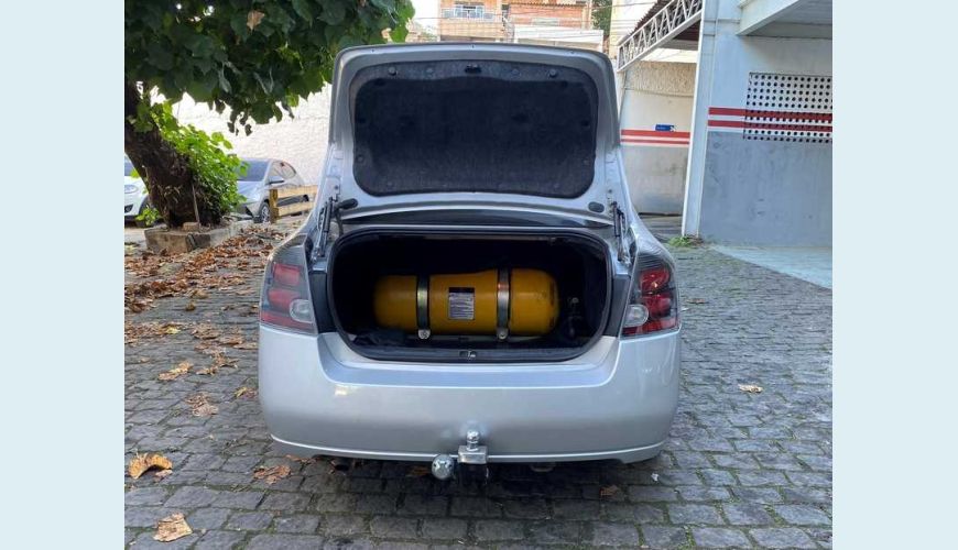 NISSAN NISSAN SENTRA 2.0 16V FLEX MANUAL 4P - PRATA - 2013 Foto 6 (Grande)
