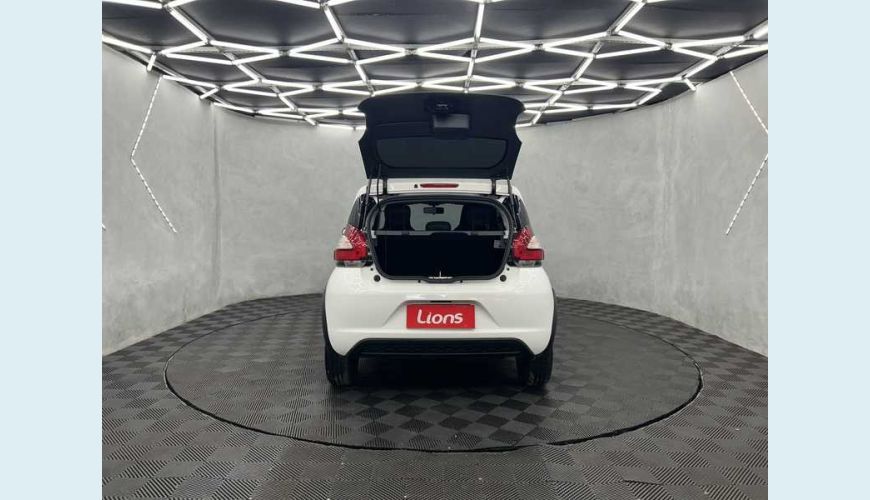 FIAT MOBI LIKE 1.0 FLEX MANUAL 4P - BRANCO - 2023 Foto 6 (Grande)