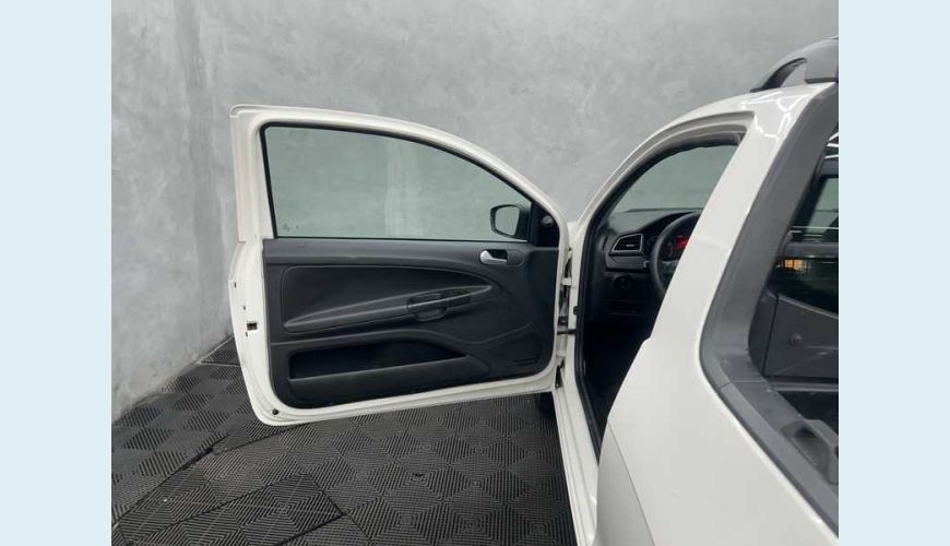 VOLKSWAGEN SAVEIRO ROBUST TOTAL FLEX 16V - BRANCO - 2024 Foto 6 (Grande)