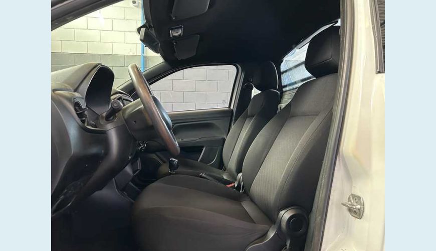 FIAT STRADA ENDURANCE 1.4 CS - BRANCO - 2022 Foto 6 (Grande)