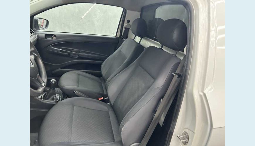 VOLKSWAGEN SAVEIRO ROBUST 1.6 MSI CS (FLEX) - BRANCO - 2023 Foto 6 (Grande)