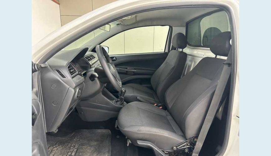 VOLKSWAGEN SAVEIRO ROBUST 1.6 MSI CS (FLEX) - BRANCO - 2023 Foto 6 (Grande)