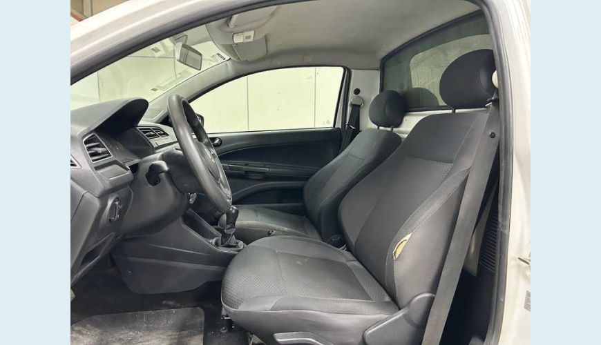 VOLKSWAGEN SAVEIRO ROBUST 1.6 MSI CS (FLEX) - BRANCO - 2023 Foto 6 (Grande)