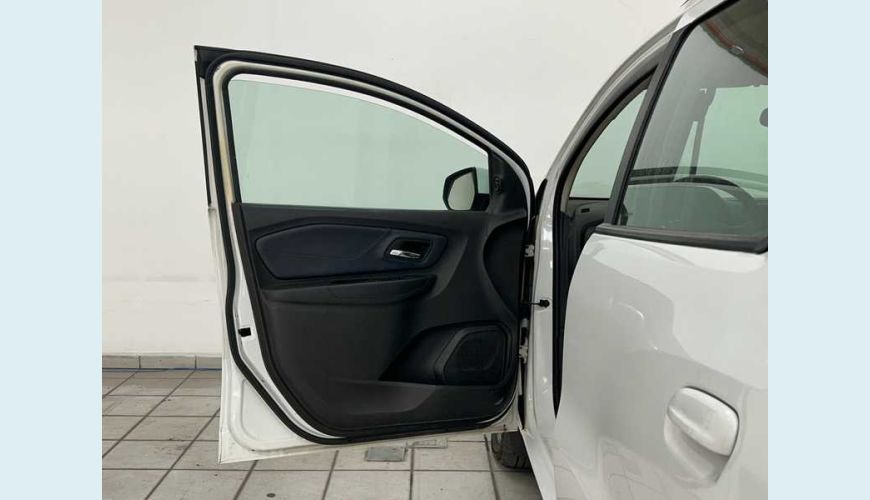 CHEVROLET SPIN PREMIER 1.8 (AUT.) - BRANCO - 2023 Foto 6 (Grande)