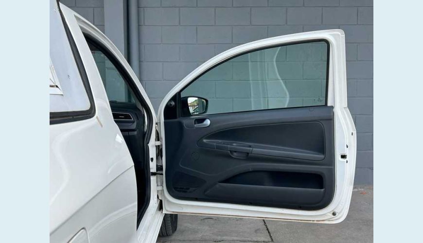 VOLKSWAGEN SAVEIRO ROBUST TOTAL FLEX 16V - BRANCO - 2025 Foto 6 (Grande)