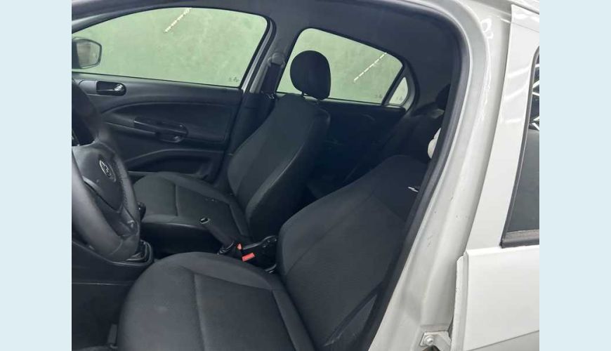 VOLKSWAGEN GOL 1.0 12V FLEX - BRANCO - 2023 Foto 6 (Grande)