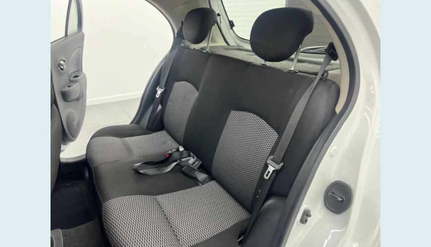 NISSAN MARCH 10S FLEX MANUAL 4P - BRANCO - 2015 Foto 6 (Grande)