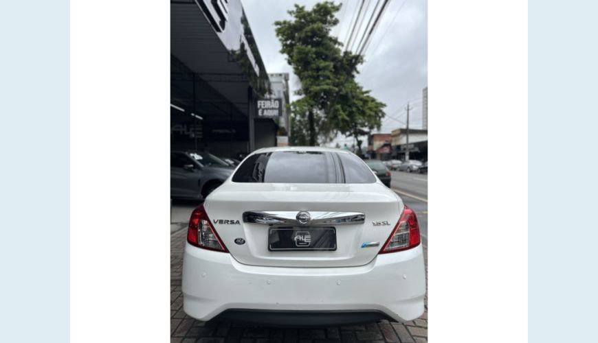NISSAN VERSA - BRANCO - 2017 Foto 6 (Grande)