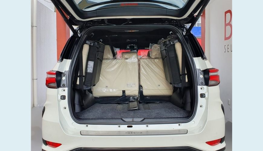 TOYOTA HILUX SW4 2.8 D-4D TURBO DIESEL DIAMOND 7L AUT. - BRANCO - 2022 Foto 7 (Grande)
