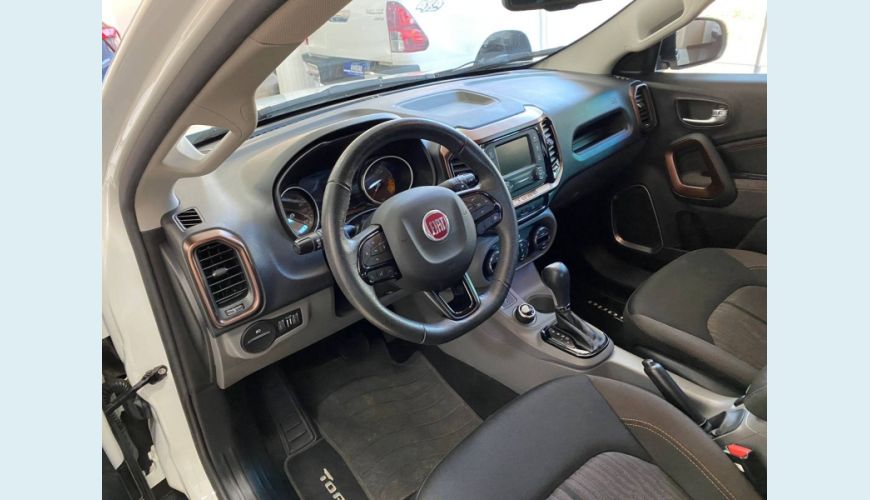 FIAT TORO 2.0 16V TURBO DIESEL VOLCANO 4WD AT9 - BRANCO - 2019 Foto 7 (Grande)