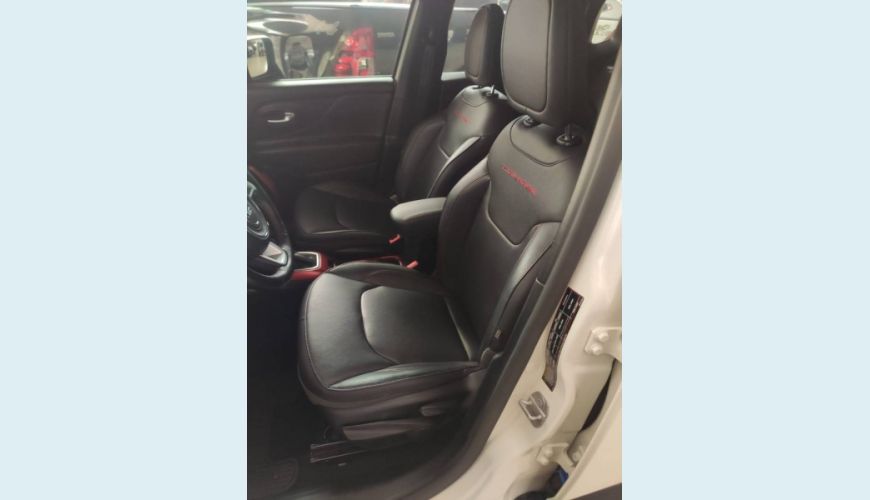 JEEP RENEGADE 2.0 16V TURBO DIESEL TRAILHAWK 4P 4X4 AUT. - BRANCO - 2019 Foto 7 (Grande)