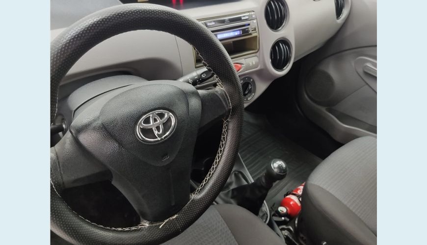 TOYOTA ETIOS 1.3 X 16V FLEX 4P MANUAL - PRATA - 2013 Foto 7 (Grande)